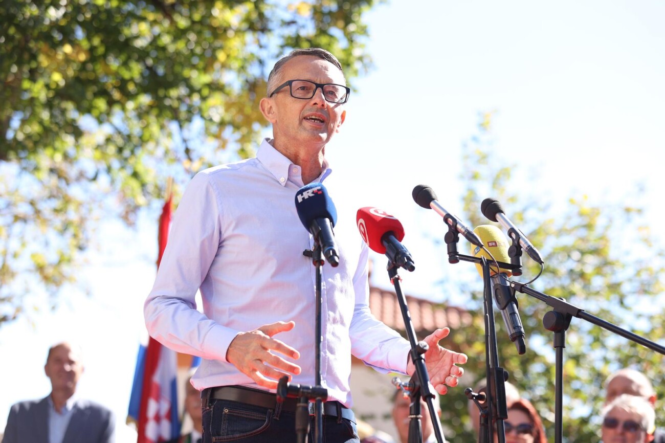 Predsjednik Republike sudjelovao je na centralnom događaju „Pozdrav Beloj nedeji“ manifestacije „Bela nedeja“ u Gradu Kastvu Predsjednik Republike sudjelovao je na centralnom događaju „Pozdrav Beloj nedeji“ manifestacije „Bela nedeja“ u Gradu Kastvu
