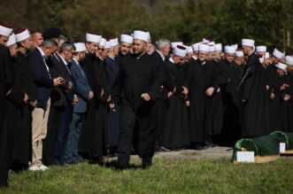 Zajednička dženaza za žrtve poplava u Jablanici Zajednička dženaza za žrtve poplava u Jablanici