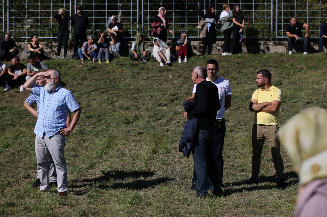 Zajednička dženaza za žrtve poplava u Jablanici Zajednička dženaza za žrtve poplava u Jablanici