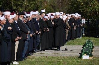 Zajednička dženaza za žrtve poplava u Jablanici Zajednička dženaza za žrtve poplava u Jablanici
