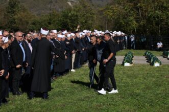 Zajednička dženaza za žrtve poplava u Jablanici Zajednička dženaza za žrtve poplava u Jablanici