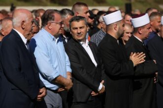 Zajednička dženaza za žrtve poplava u Jablanici Zajednička dženaza za žrtve poplava u Jablanici