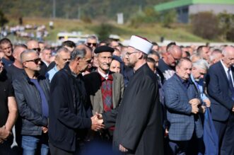 Zajednička dženaza za žrtve poplava u Jablanici Zajednička dženaza za žrtve poplava u Jablanici