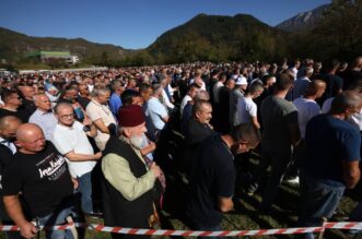 Zajednička dženaza za žrtve poplava u Jablanici Zajednička dženaza za žrtve poplava u Jablanici