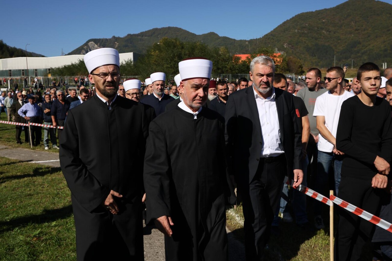 Zajednička dženaza za žrtve poplava u Jablanici Zajednička dženaza za žrtve poplava u Jablanici
