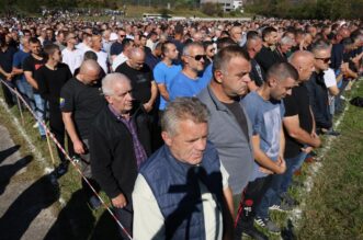 Zajednička dženaza za žrtve poplava u Jablanici Zajednička dženaza za žrtve poplava u Jablanici