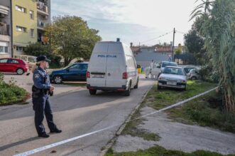 U stanu u Puli pronađen mrtav muškarac, sumnja se na ubojstvo U stanu u Puli pronađen mrtav muškarac, sumnja se na ubojstvo