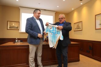 Rijeka: Potpisivanje sponzorskog ugovora izme?u Jadran hotela i HNK Rijeke Rijeka: Potpisivanje sponzorskog ugovora izme?u Jadran hotela i HNK Rijeke