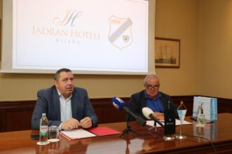 Rijeka: Potpisivanje sponzorskog ugovora između Jadran hotela i HNK Rijeke Rijeka: Potpisivanje sponzorskog ugovora između Jadran hotela i HNK Rijeke