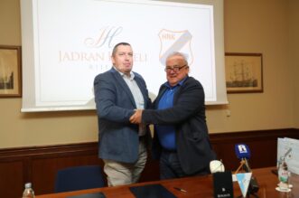 Rijeka: Potpisivanje sponzorskog ugovora izme?u Jadran hotela i HNK Rijeke Rijeka: Potpisivanje sponzorskog ugovora izme?u Jadran hotela i HNK Rijeke