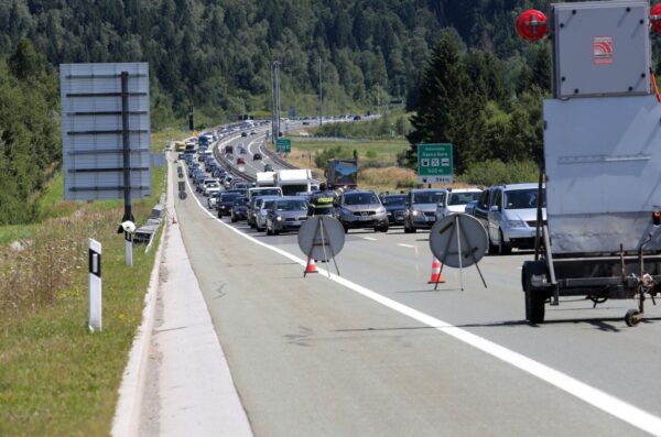 Mali sportski zrakoplov prisilno sletio na autocestu A6