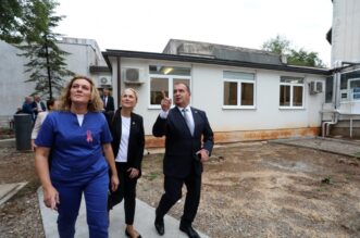 Rijeka: Ministar Beroš na puštanju u rad linearnog akceleratora u KBC-u Rijeka Rijeka: Ministar Beroš na puštanju u rad linearnog akceleratora u KBC-u Rijeka