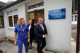 Rijeka: Ministar Beroš na puštanju u rad linearnog akceleratora u KBC-u Rijeka Rijeka: Ministar Beroš na puštanju u rad linearnog akceleratora u KBC-u Rijeka