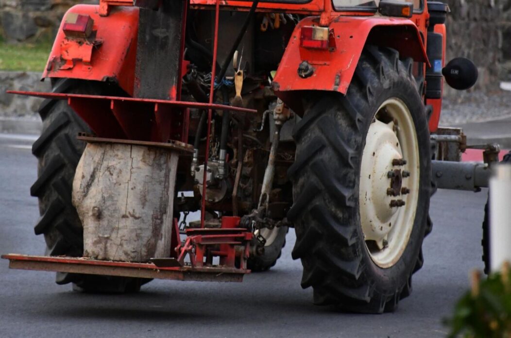 Kaptol: U šumi iznad mjesta Golo Brdo u slijetanju traktora poginuli otac i sin Kaptol: U šumi iznad mjesta Golo Brdo u slijetanju traktora poginuli otac i sin