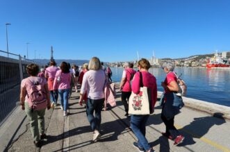 Rijeka: Javnozdravstvena akcija “Rui?asti lukobran – Hodajmo protiv raka dojke” Rijeka: Javnozdravstvena akcija “Rui?asti lukobran – Hodajmo protiv raka dojke”