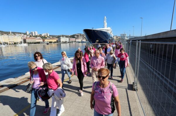 Rijeka: Javnozdravstvena akcija “Ružičasti lukobran – Hodajmo protiv raka dojke” Rijeka: Javnozdravstvena akcija “Ružičasti lukobran – Hodajmo protiv raka dojke”