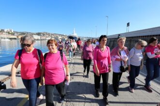 Rijeka: Javnozdravstvena akcija “Ružičasti lukobran – Hodajmo protiv raka dojke” Rijeka: Javnozdravstvena akcija “Ružičasti lukobran – Hodajmo protiv raka dojke”