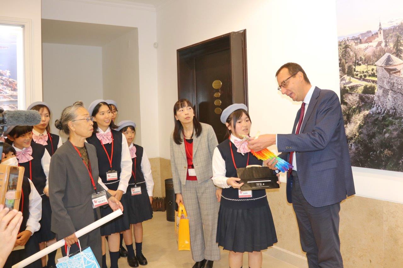 Prijem-za-delegaciju-EU-Japan-Fest-a-i-članove-zbora-San-in-Junior-Chorus-Little-Phoenix-2 Prijem-za-delegaciju-EU-Japan-Fest-a-i-članove-zbora-San-in-Junior-Chorus-Little-Phoenix-2