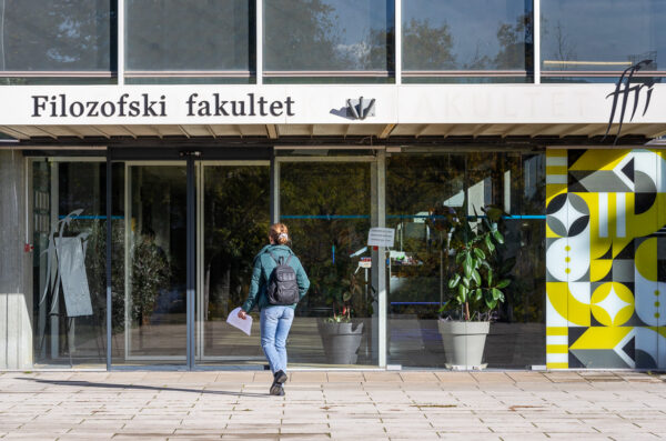 Ilustrativna trsat kampus studenti filozofski-46