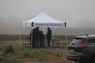 U blizini Vukovara otkrivena grobnica s posmrtnim ostatcima stradalih u Domovinskom ratu U blizini Vukovara otkrivena grobnica s posmrtnim ostatcima stradalih u Domovinskom ratu