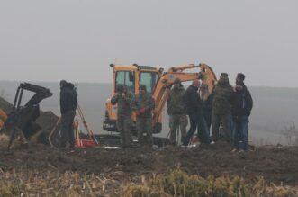 U blizini Vukovara otkrivena grobnica s posmrtnim ostatcima stradalih u Domovinskom ratu U blizini Vukovara otkrivena grobnica s posmrtnim ostatcima stradalih u Domovinskom ratu