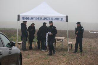 U blizini Vukovara otkrivena grobnica s posmrtnim ostatcima stradalih u Domovinskom ratu U blizini Vukovara otkrivena grobnica s posmrtnim ostatcima stradalih u Domovinskom ratu