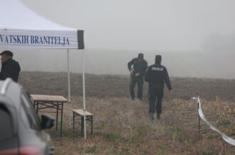 U blizini Vukovara otkrivena grobnica s posmrtnim ostatcima stradalih u Domovinskom ratu U blizini Vukovara otkrivena grobnica s posmrtnim ostatcima stradalih u Domovinskom ratu
