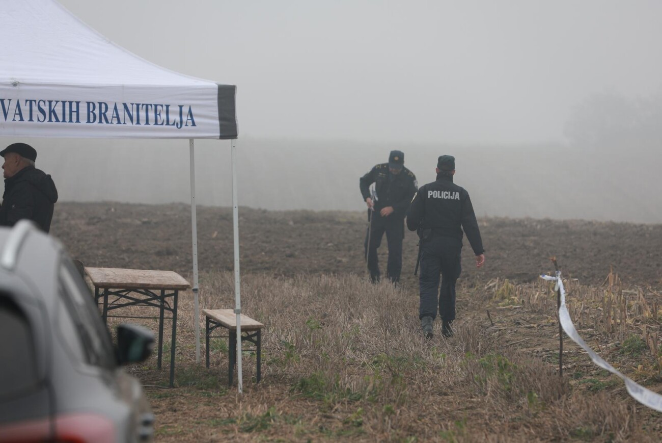 U blizini Vukovara otkrivena grobnica s posmrtnim ostatcima stradalih u Domovinskom ratu U blizini Vukovara otkrivena grobnica s posmrtnim ostatcima stradalih u Domovinskom ratu