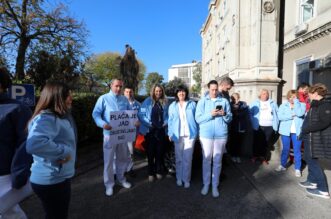 Rijeka: Štrajk medicinskih djelatnika u KBC-u Rijeka Rijeka: Štrajk medicinskih djelatnika u KBC-u Rijeka