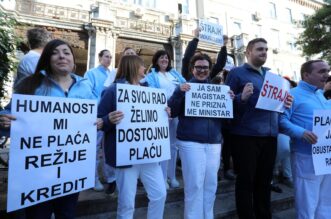 Rijeka: trajk medicinskih djelatnika u KBC-u Rijeka Rijeka: trajk medicinskih djelatnika u KBC-u Rijeka