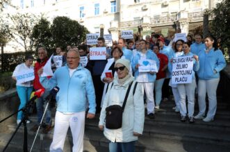 Rijeka: Štrajk medicinskih djelatnika u KBC-u Rijeka Rijeka: Štrajk medicinskih djelatnika u KBC-u Rijeka