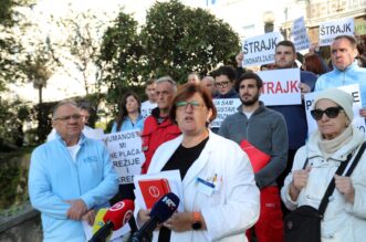 Rijeka: Štrajk medicinskih djelatnika u KBC-u Rijeka Rijeka: Štrajk medicinskih djelatnika u KBC-u Rijeka