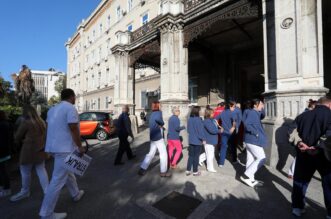 Rijeka: Štrajk medicinskih djelatnika u KBC-u Rijeka Rijeka: Štrajk medicinskih djelatnika u KBC-u Rijeka