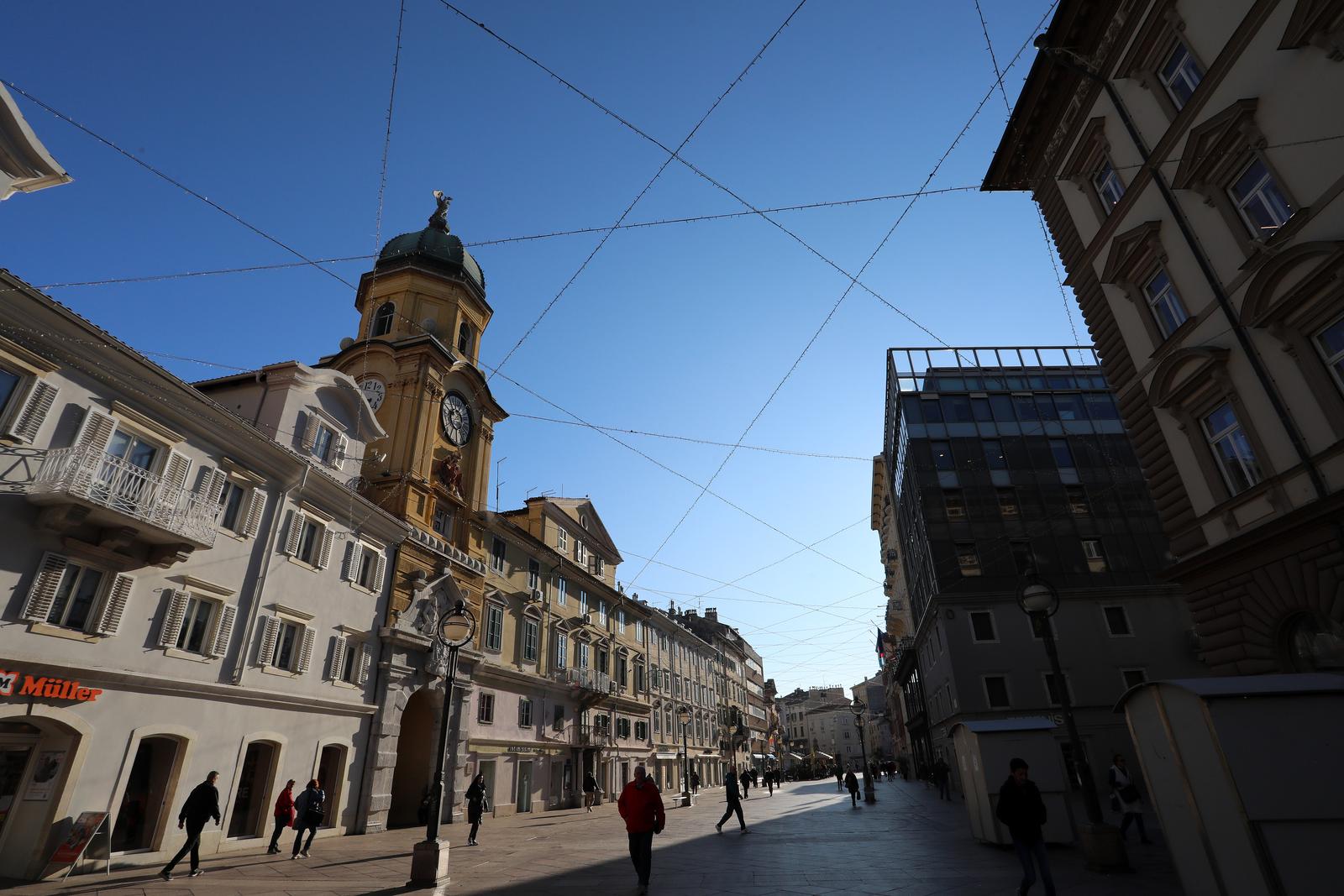 Rijeka: Po?elo ukraavanje grada uo?i blagdana Rijeka: Po?elo ukraavanje grada uo?i blagdana