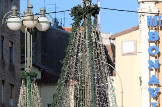 Rijeka: Po?elo ukraavanje grada uo?i blagdana Rijeka: Po?elo ukraavanje grada uo?i blagdana