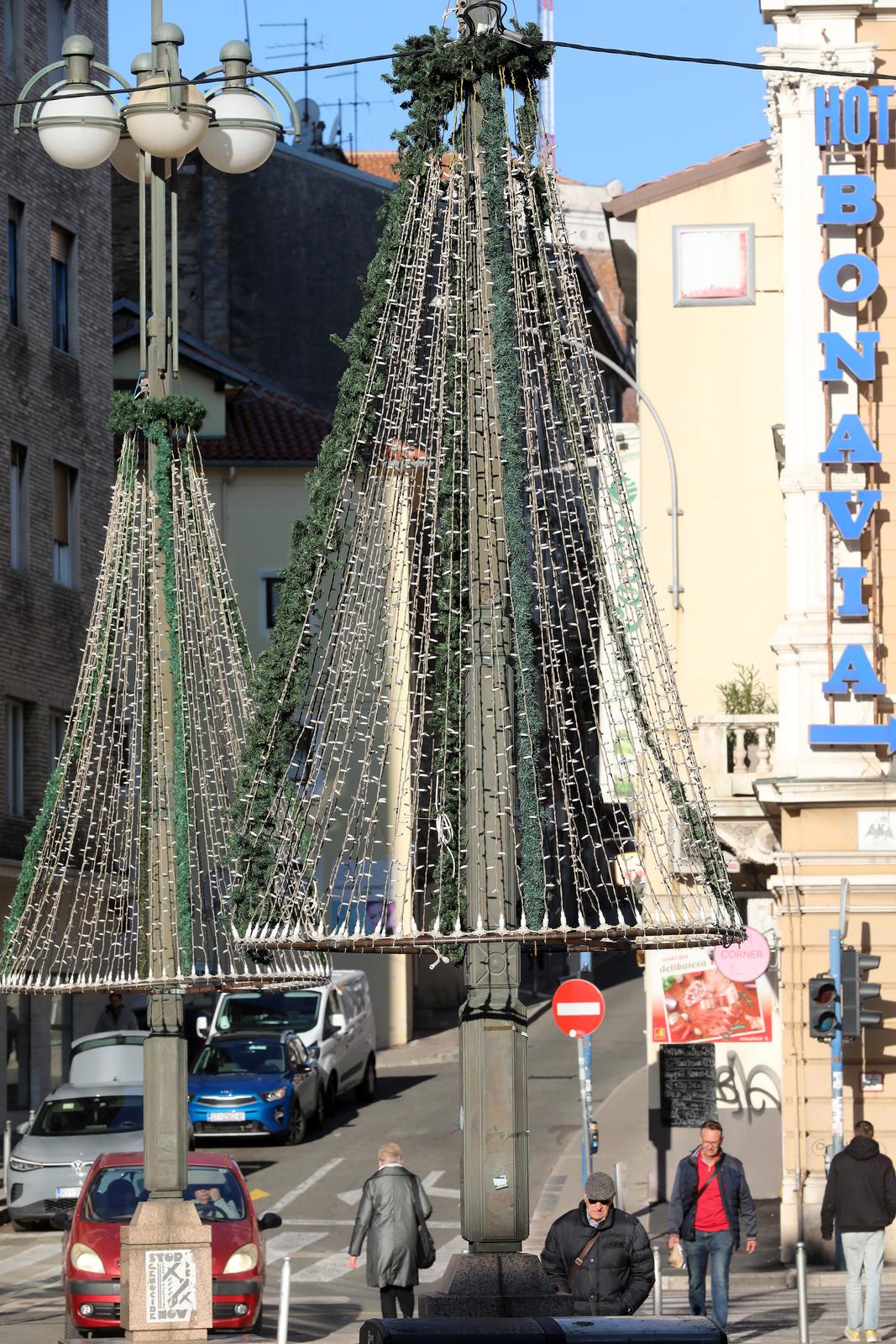 Rijeka: Po?elo ukraavanje grada uo?i blagdana Rijeka: Po?elo ukraavanje grada uo?i blagdana