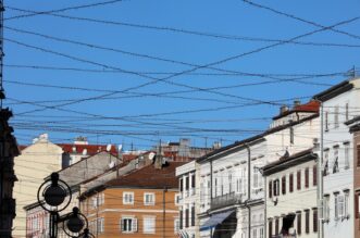 Rijeka: Po?elo ukraavanje grada uo?i blagdana Rijeka: Po?elo ukraavanje grada uo?i blagdana