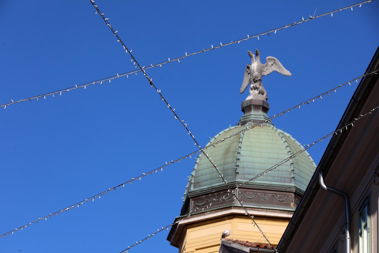 Rijeka: Po?elo ukraavanje grada uo?i blagdana Rijeka: Po?elo ukraavanje grada uo?i blagdana