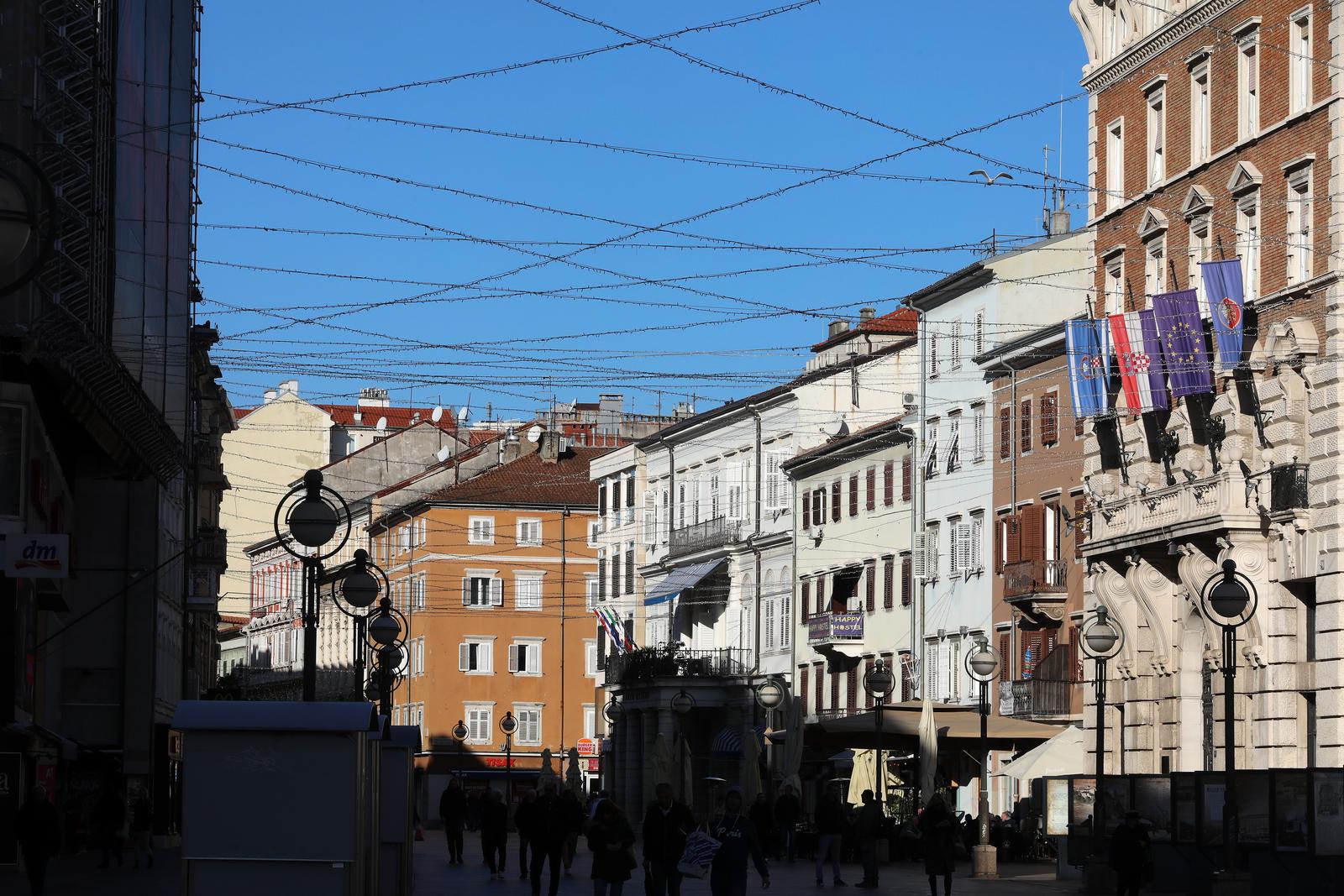 Rijeka: Po?elo ukraavanje grada uo?i blagdana Rijeka: Po?elo ukraavanje grada uo?i blagdana