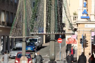 Rijeka: Po?elo ukraavanje grada uo?i blagdana Rijeka: Po?elo ukraavanje grada uo?i blagdana