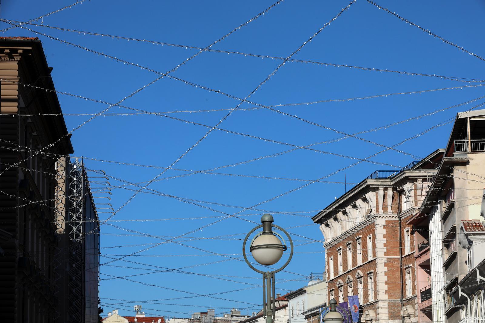 Rijeka: Po?elo ukraavanje grada uo?i blagdana Rijeka: Po?elo ukraavanje grada uo?i blagdana