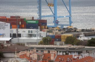 Rijeka: Istovar američke vojne opreme na kontejnerskom terminalu Brajdica Rijeka: Istovar američke vojne opreme na kontejnerskom terminalu Brajdica