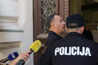 Zagreb: Beroš i osumnjičenici dovedeni na istražno ročište na Županijskom sudu Zagreb: Beroš i osumnjičenici dovedeni na istražno ročište na Županijskom sudu