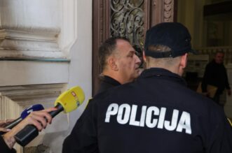 Zagreb: Beroš i osumnjičenici dovedeni na istražno ročište na Županijskom sudu Zagreb: Beroš i osumnjičenici dovedeni na istražno ročište na Županijskom sudu