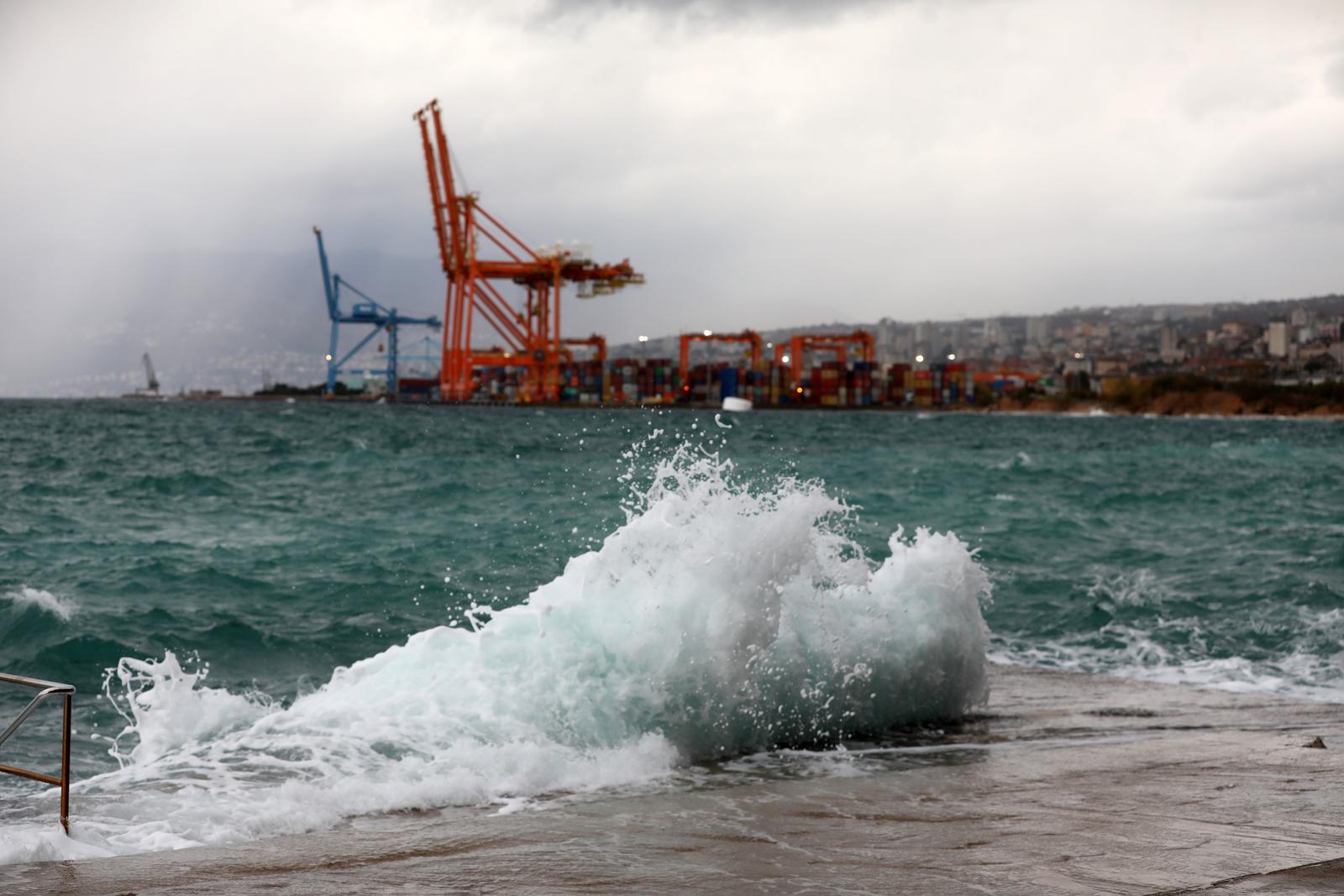 Rijeka: Jako jugo na moru pred Rijekom Rijeka: Jako jugo na moru pred Rijekom