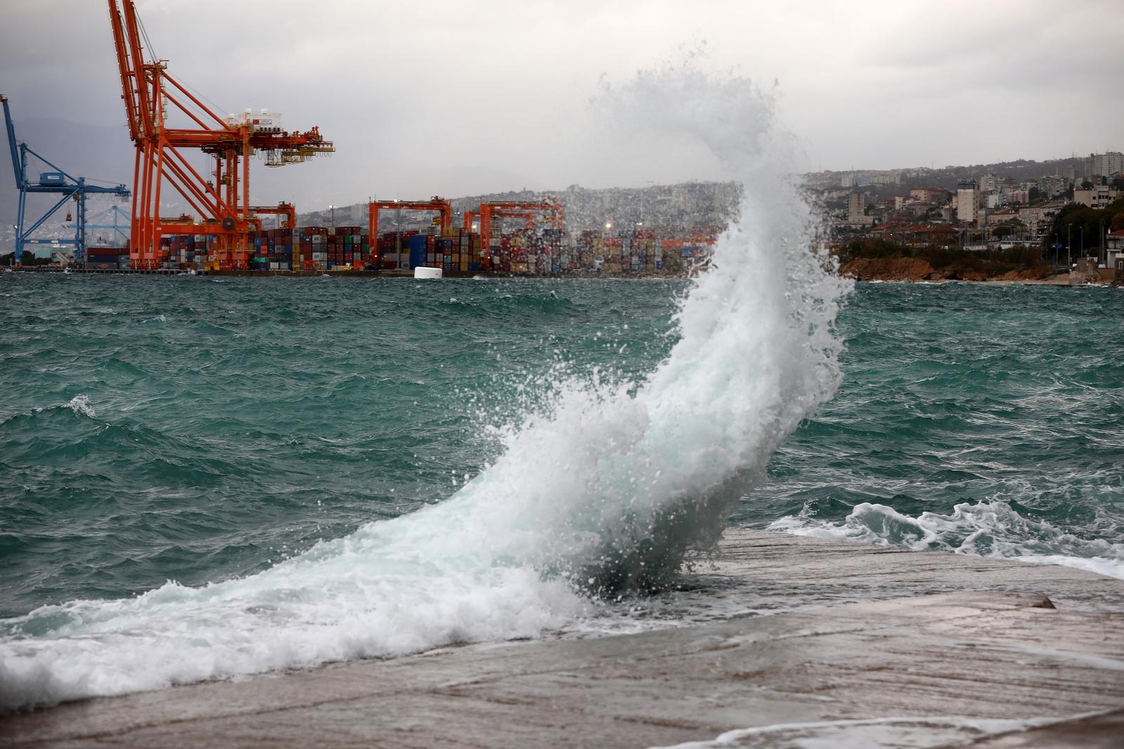 Rijeka: Jako jugo na moru pred Rijekom Rijeka: Jako jugo na moru pred Rijekom
