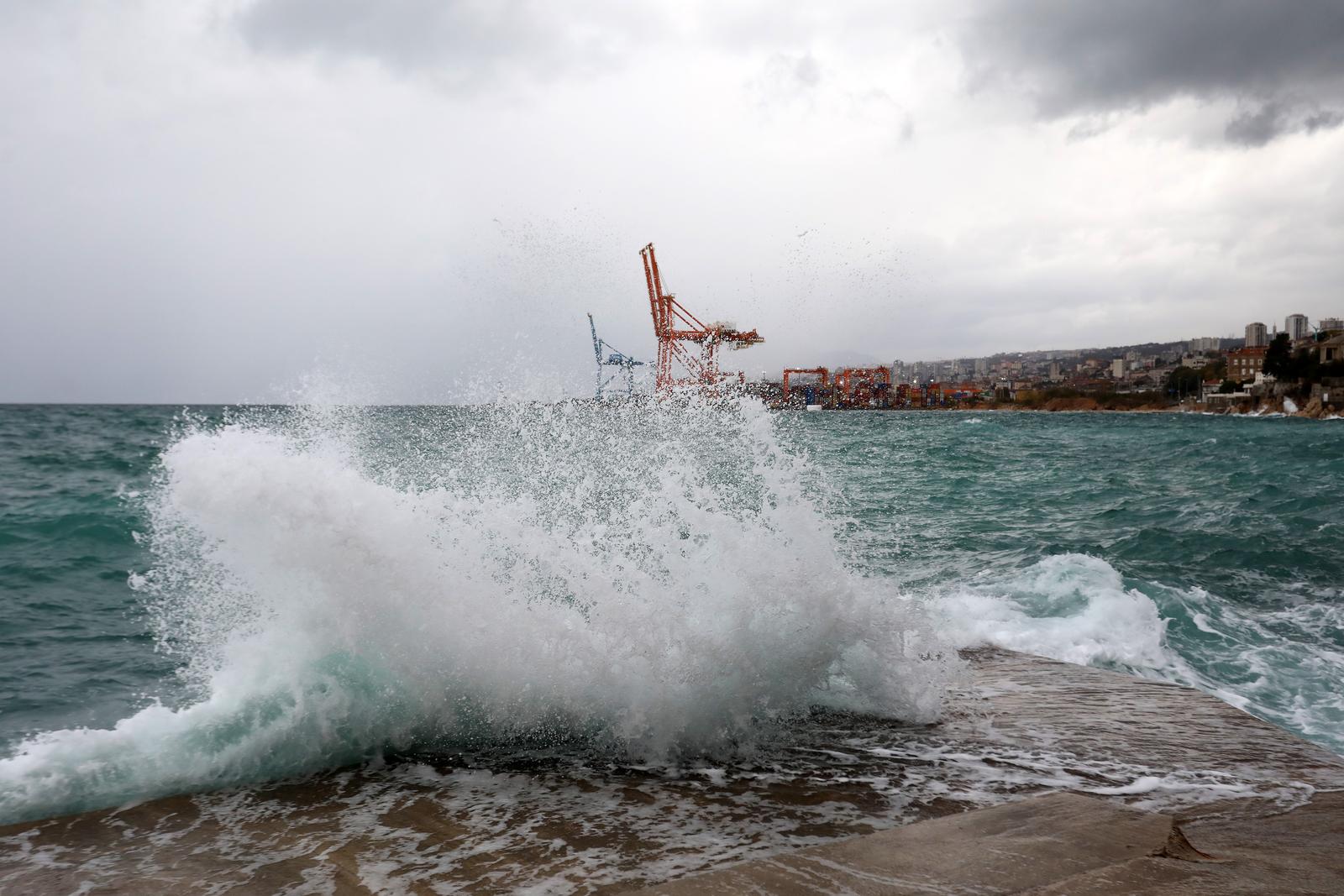 Rijeka: Jako jugo na moru pred Rijekom Rijeka: Jako jugo na moru pred Rijekom