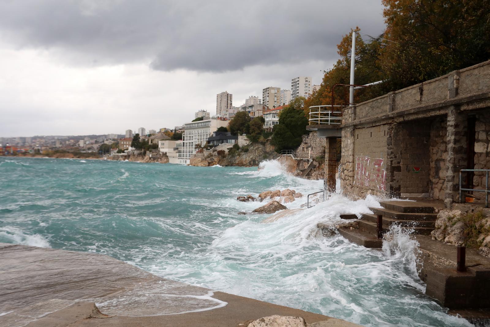 Rijeka: Jako jugo na moru pred Rijekom Rijeka: Jako jugo na moru pred Rijekom