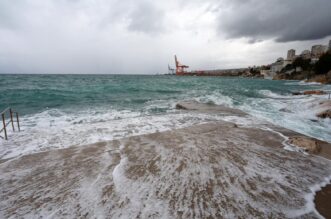 Rijeka: Jako jugo na moru pred Rijekom Rijeka: Jako jugo na moru pred Rijekom
