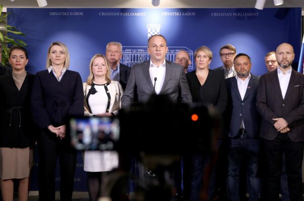 Zagreb: SDP predao potpise za pokretanje pitanja povjerenja Andreju Plenkoviću